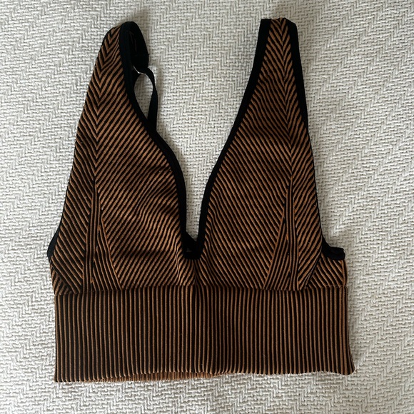 Urban Outfitters black & brown crop top - Picture 1 of 2